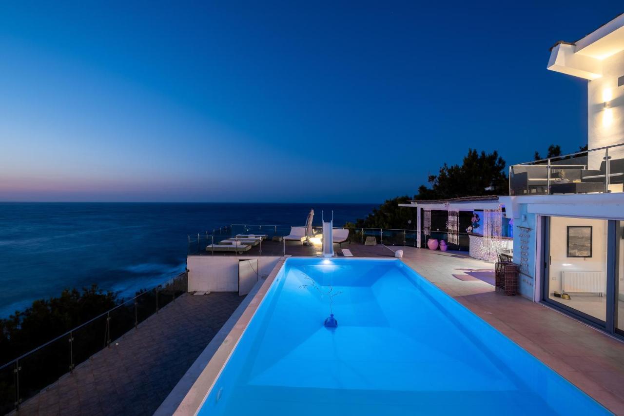 Icarus Luxury Beachfront Villa Gialiskari  ภายนอก รูปภาพ