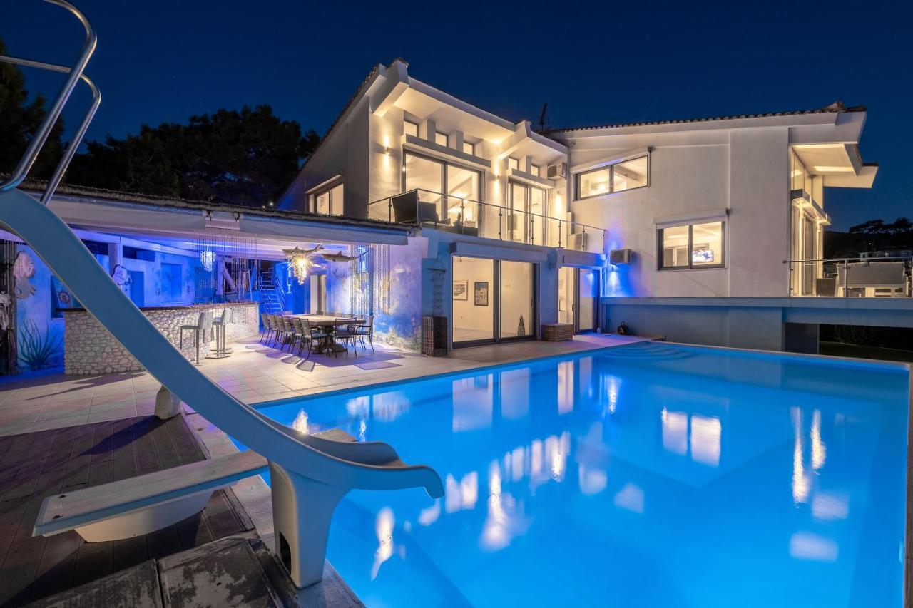 Icarus Luxury Beachfront Villa Gialiskari  ภายนอก รูปภาพ