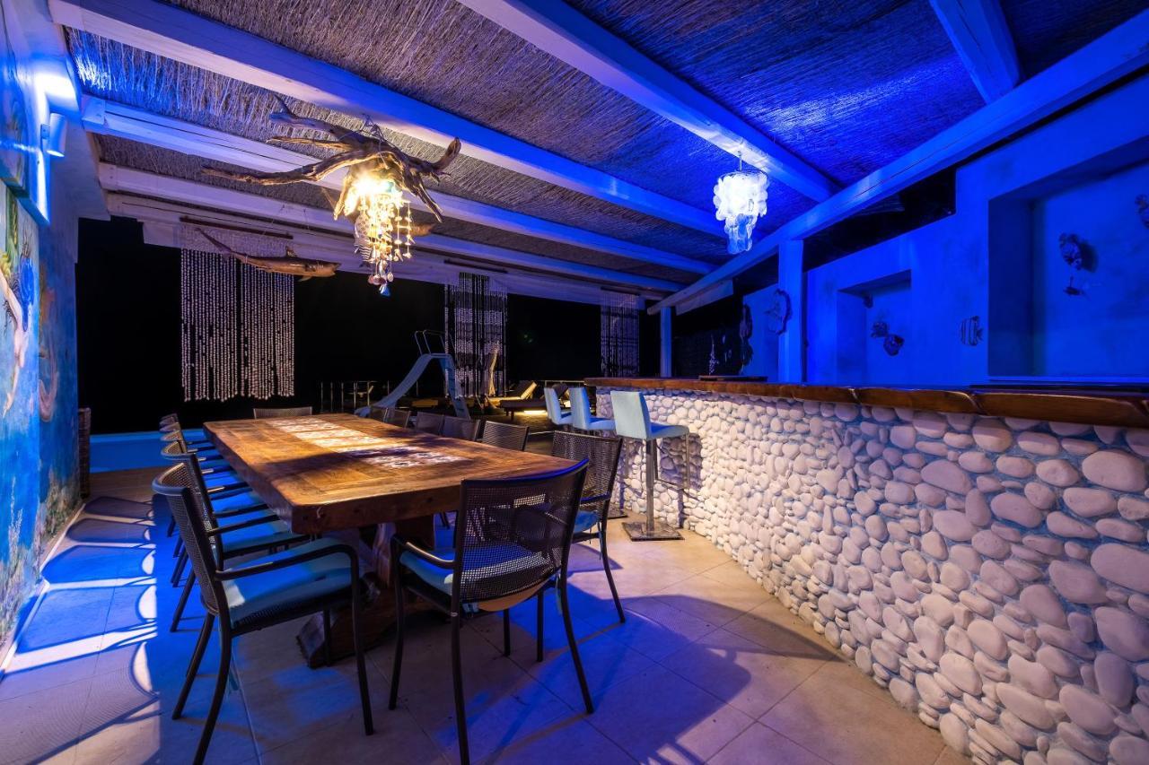 Icarus Luxury Beachfront Villa Gialiskari  ภายนอก รูปภาพ