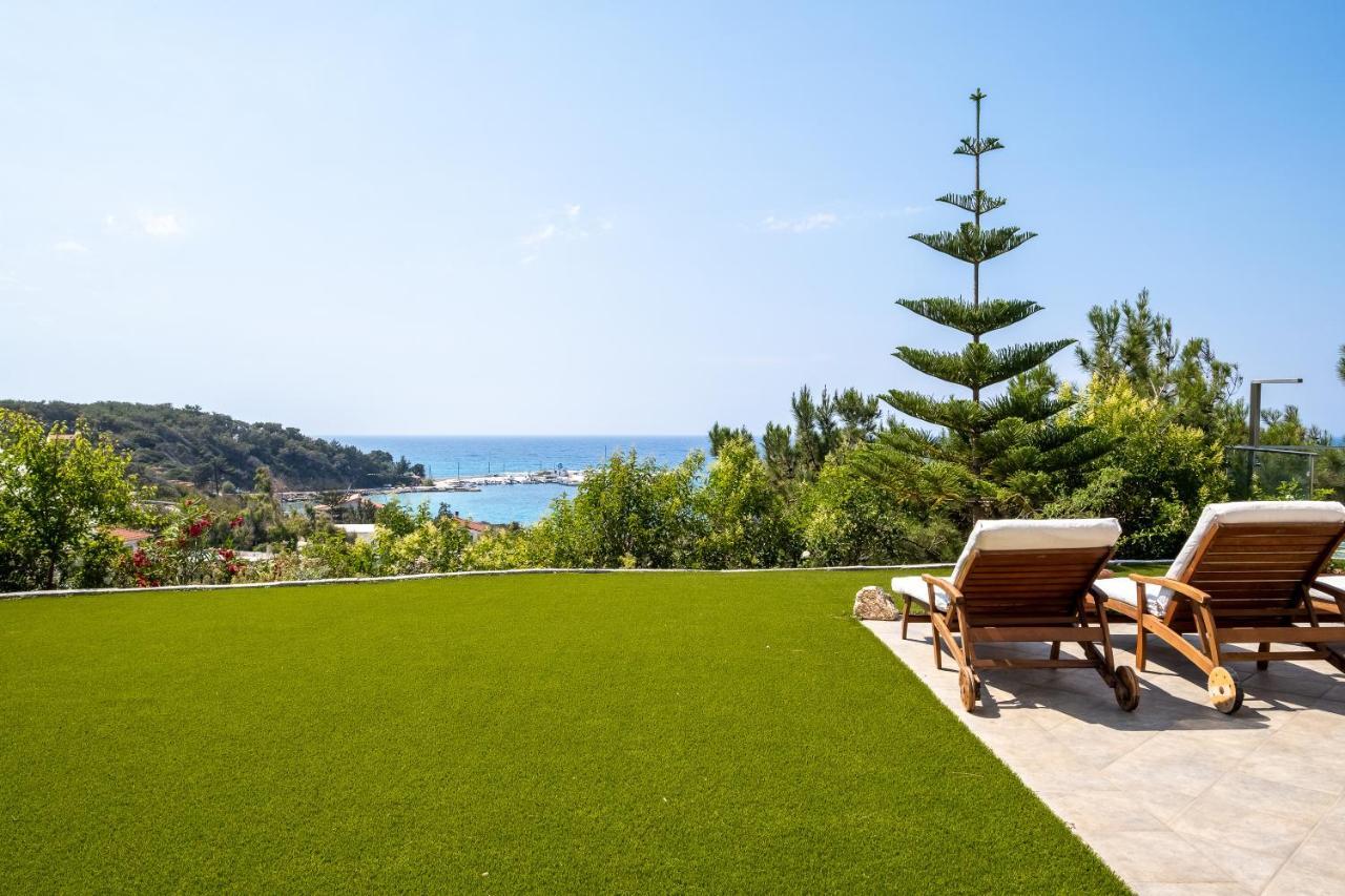 Icarus Luxury Beachfront Villa Gialiskari  ภายนอก รูปภาพ