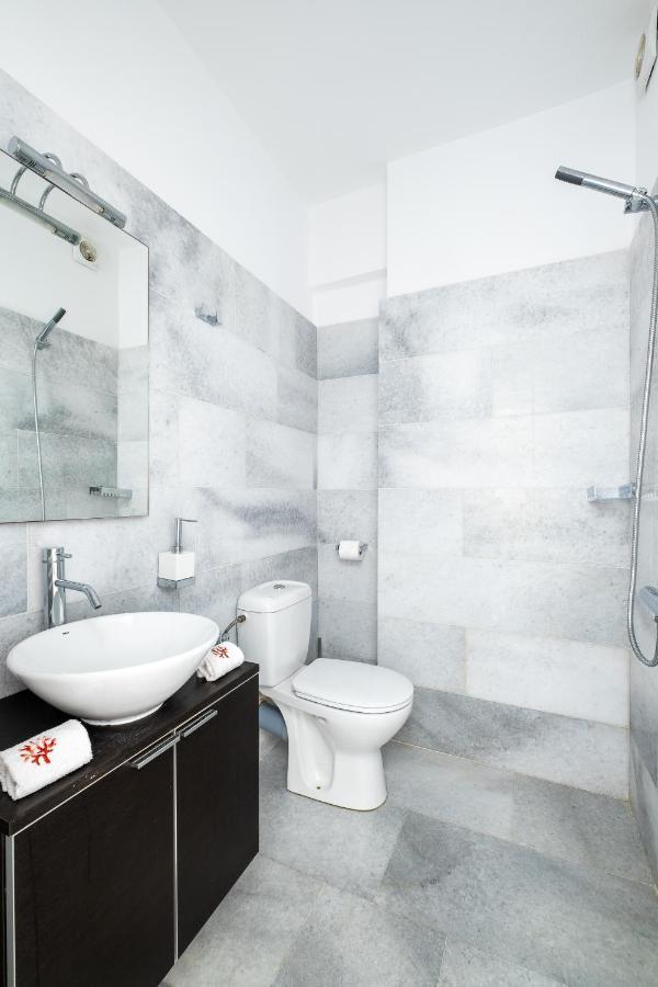 Icarus Luxury Beachfront Villa Gialiskari  ภายนอก รูปภาพ