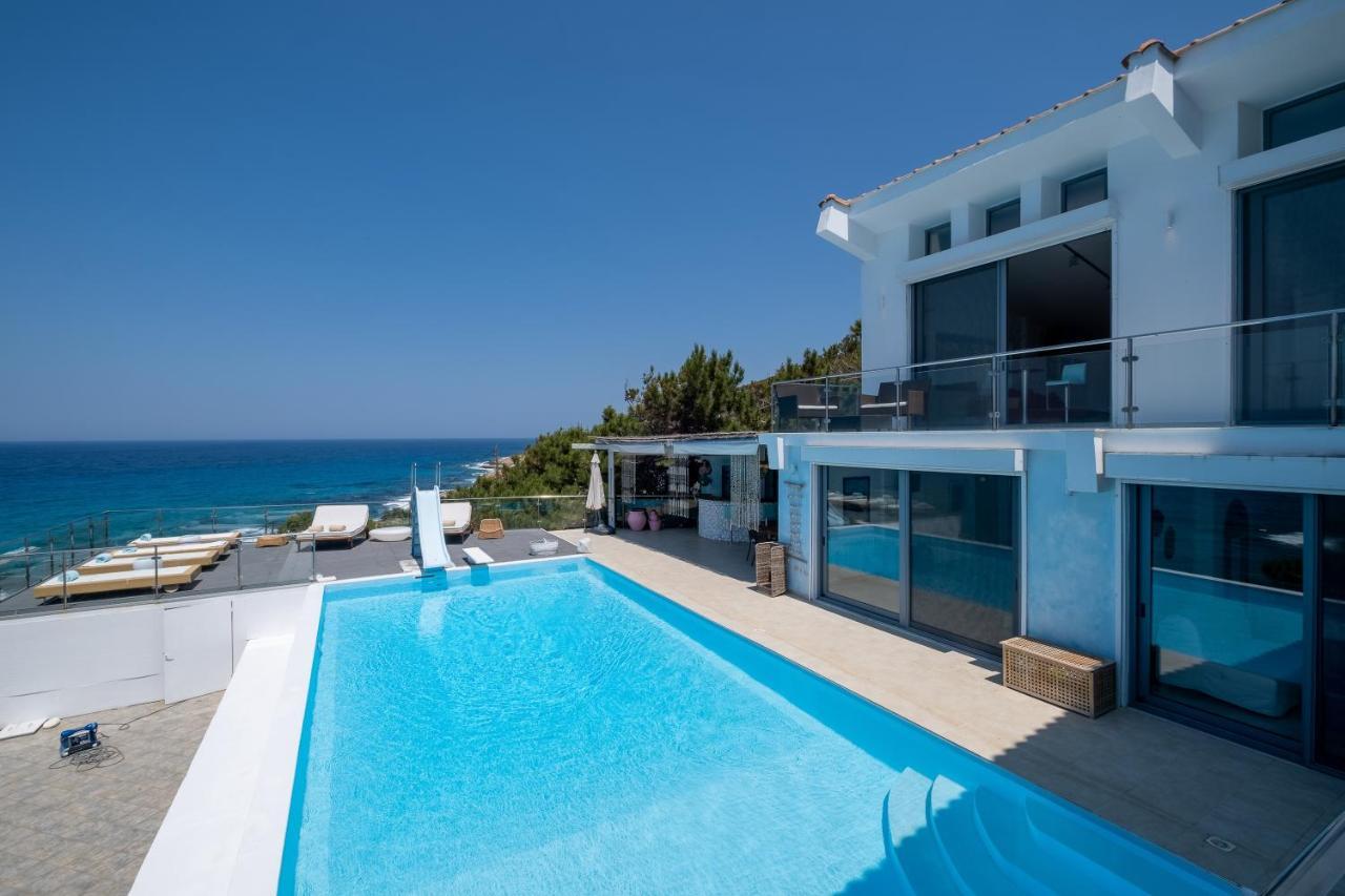 Icarus Luxury Beachfront Villa Gialiskari  ภายนอก รูปภาพ