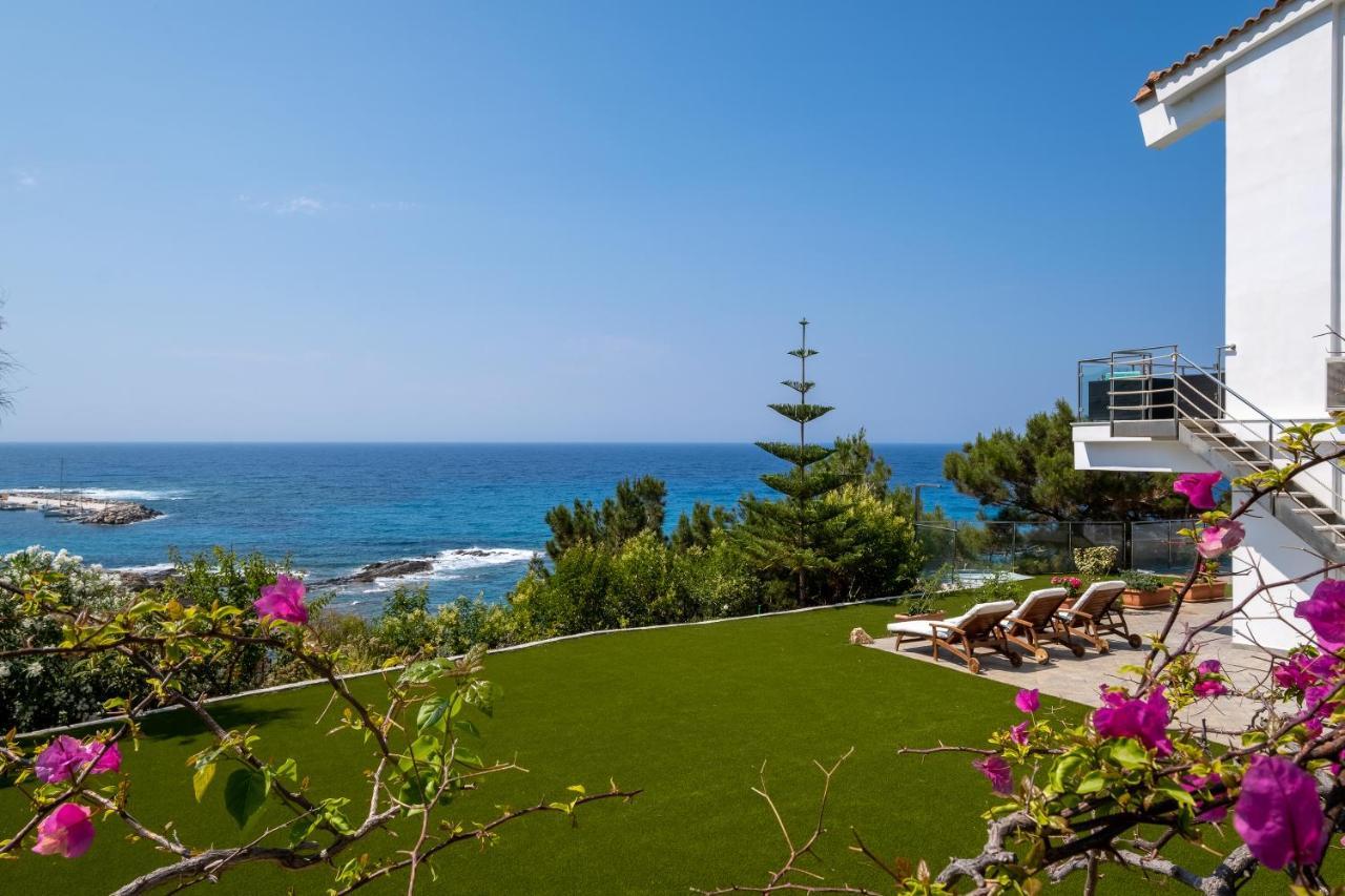 Icarus Luxury Beachfront Villa Gialiskari  ภายนอก รูปภาพ