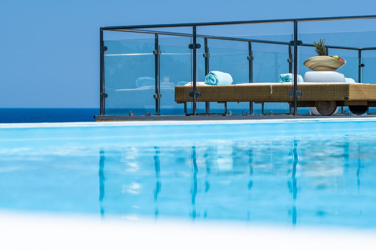 Icarus Luxury Beachfront Villa Gialiskari  ภายนอก รูปภาพ