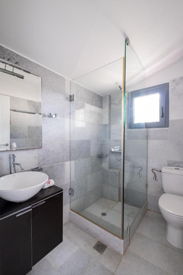 Icarus Luxury Beachfront Villa Gialiskari  ภายนอก รูปภาพ